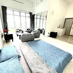 A1501 Manhattan Austin 3Queen Bed Netflix By Stay