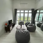 A1501 Manhattan Austin 3Queen Bed Netflix By Stay